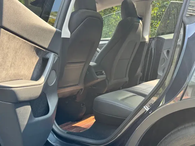 Tesla Model Y — Фото автомобиля 8