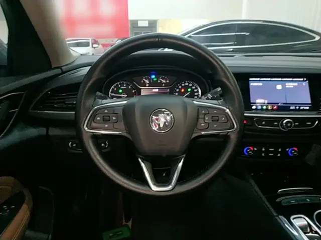 Buick Regal — Фото автомобиля 10