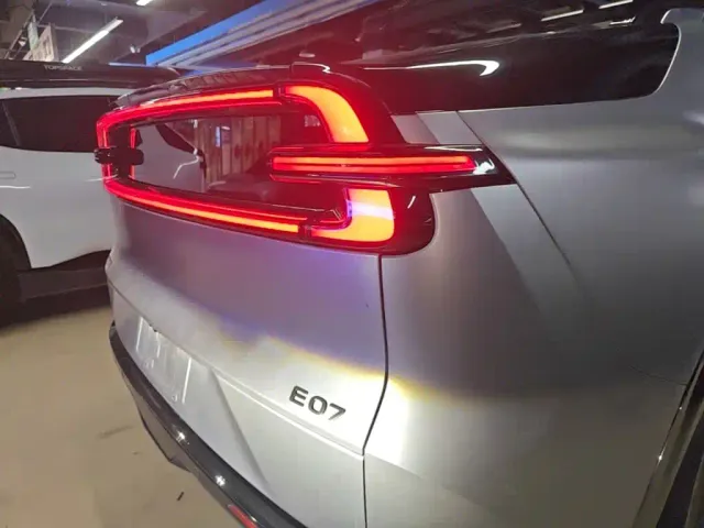 Changan Qiyuan E07 — Фото автомобиля 7