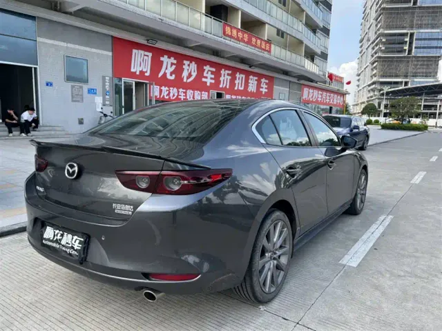 Mazda Axela — Фото автомобиля 9
