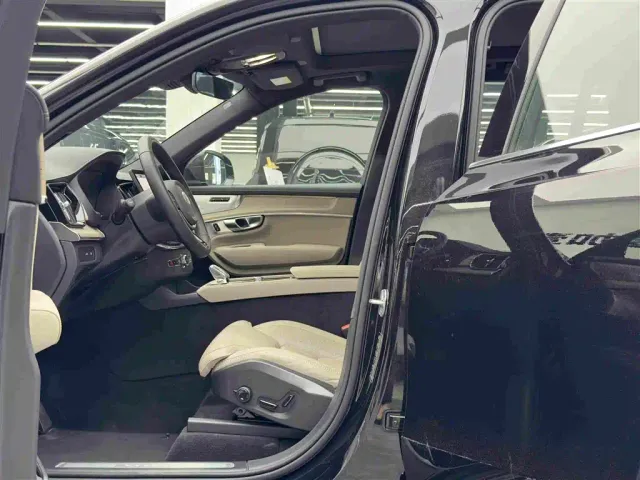 Volvo XC90 — Фото автомобиля 8
