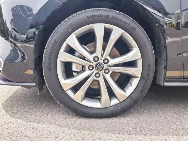 Toyota Sienna — Фото автомобиля 15