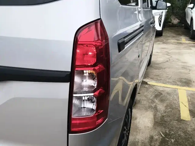 Wuling Hongguang V — Фото автомобиля 7