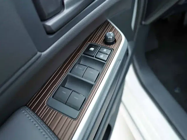 Toyota Granvia — Фото автомобиля 11
