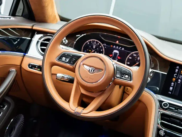 Bentley Flying Spur — Фото автомобиля 19