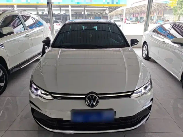 Volkswagen Golf — Фото автомобиля 2