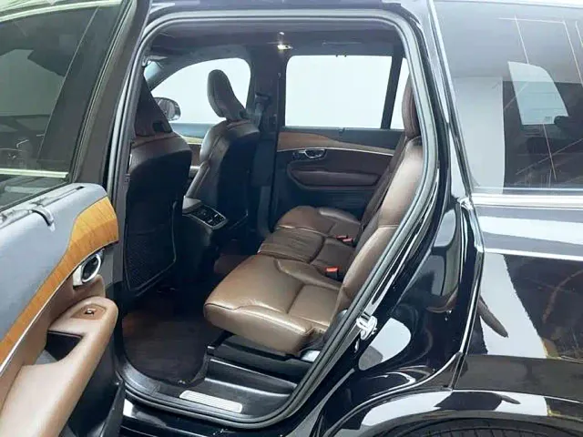 Volvo XC90 — Фото автомобиля 8