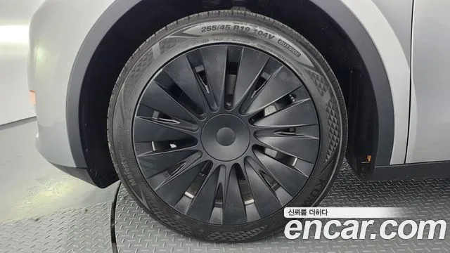 Tesla Model Y — Фото автомобиля 5