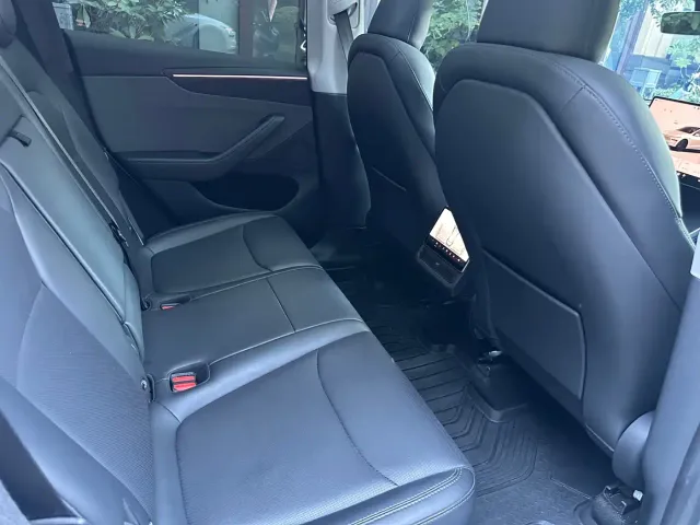 Tesla Model Y — Фото автомобиля 8