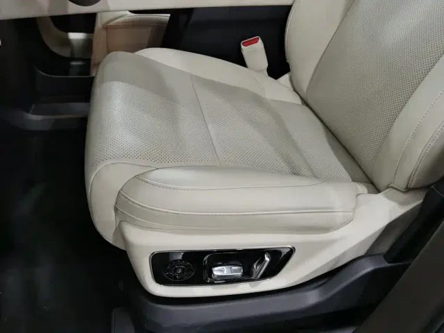 Li Auto MEGA — Фото автомобиля 20