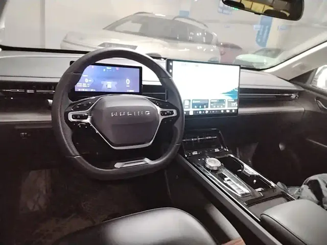 Wuling Starlight — Фото автомобиля 10