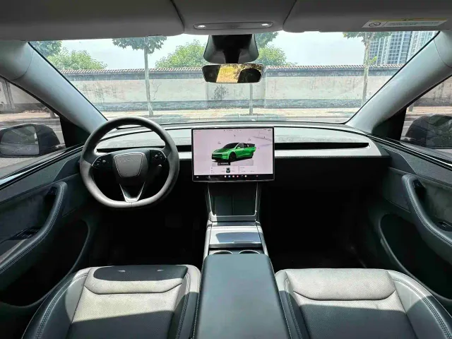 Tesla Model Y — Фото автомобиля 6