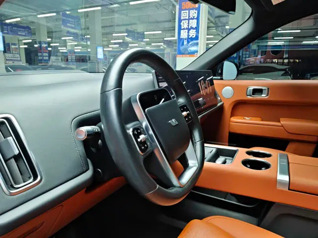 Li Auto L8 — Фото автомобиля 8