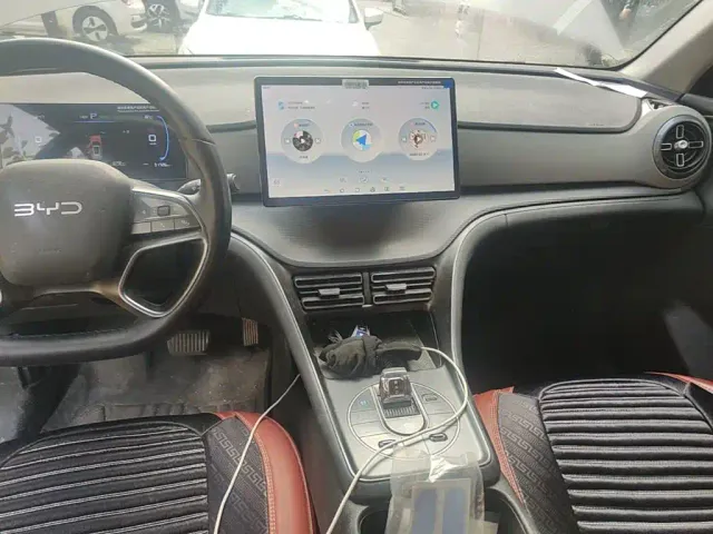 BYD Seal 05 DM-i — Фото автомобиля 12