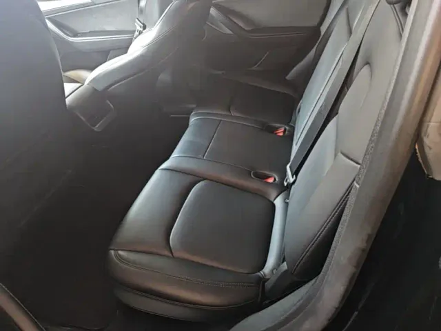 Tesla Model Y — Фото автомобиля 16