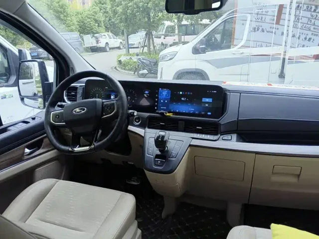 Ford Tourneo 2023 Model 2.0T Auto Premium Edition — Фото автомобиля 12