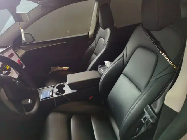 Tesla Model Y — Фото автомобиля 7