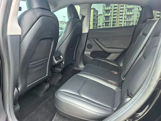 Tesla Model Y — Фото автомобиля 10