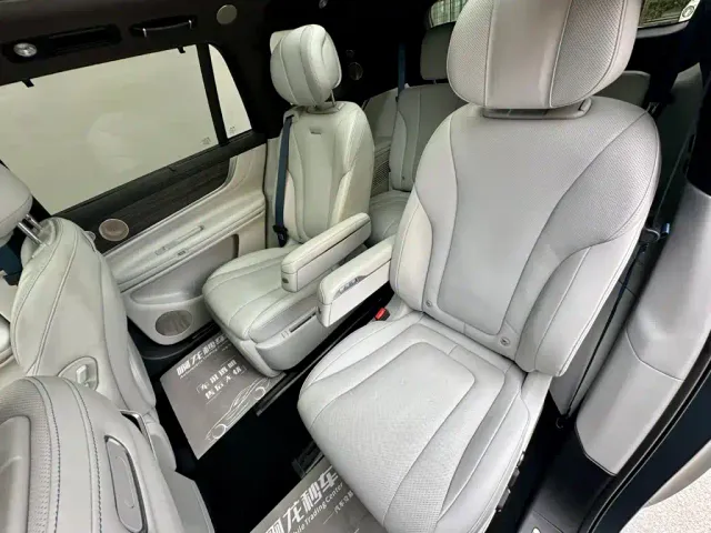Aito M9 — Фото автомобиля 11