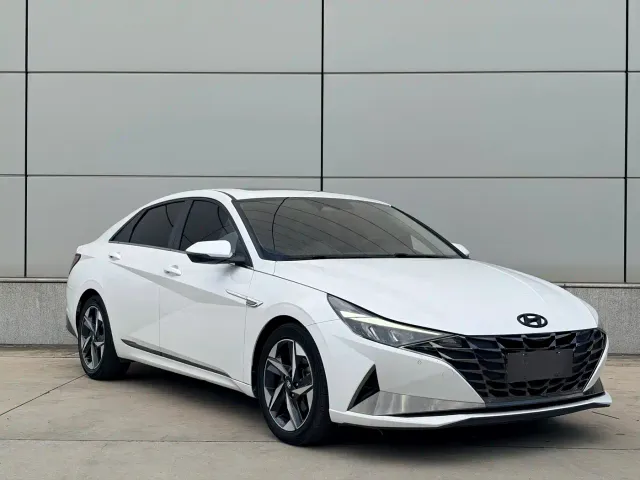 Hyundai Elantra — Фото автомобиля 2