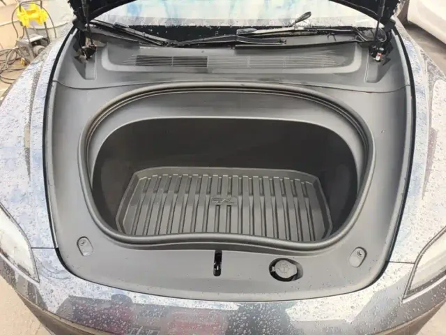 Tesla Model 3 — Фото автомобиля 19