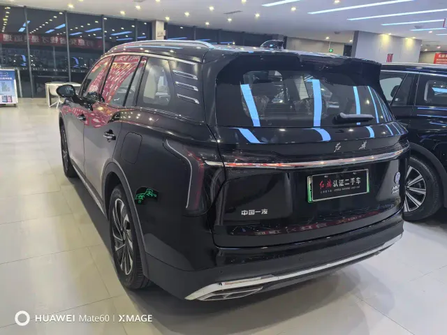 Hongqi HS7 PHEV — Фото автомобиля 6
