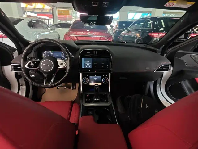Jaguar XEL — Фото автомобиля 11