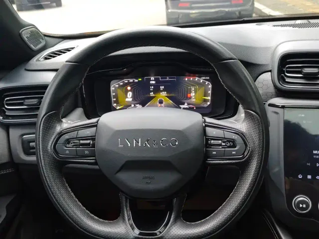 Lynk & Co 03 — Фото автомобиля 11