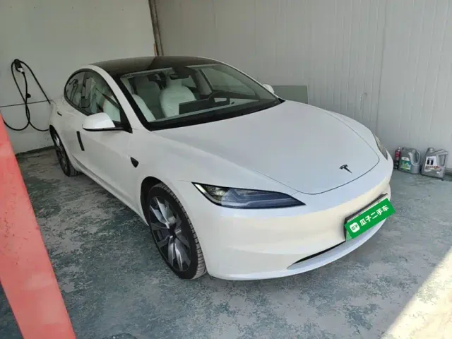Tesla Model 3 — Фото автомобиля 3