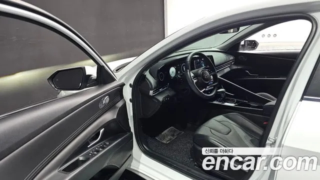 Hyundai Avante CN7 — Фото автомобиля 10
