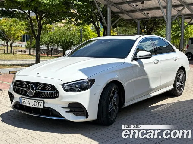 Mercedes-Benz E-Class — Фото автомобиля 3