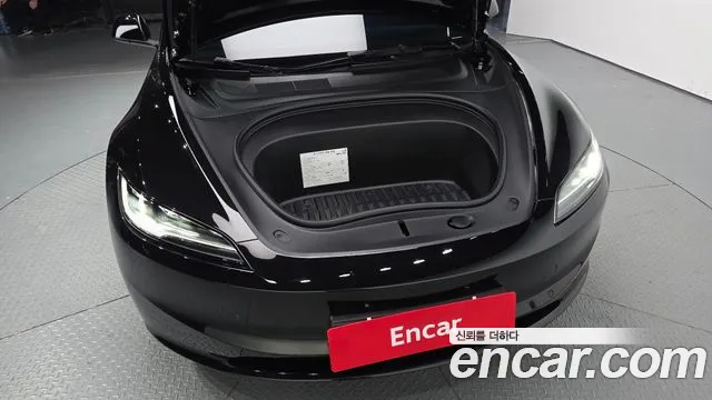 Tesla Model 3 — Фото автомобиля 9