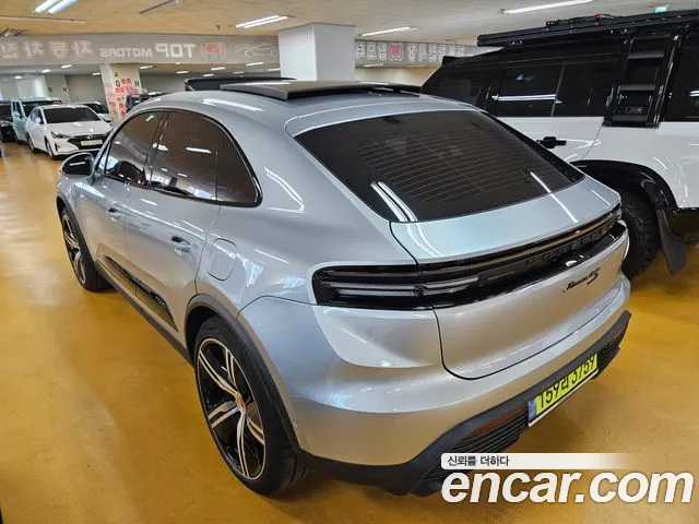 Porsche Macan Electric — Фото автомобиля 5
