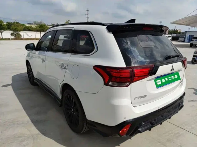 Mitsubishi Outlander — Фото автомобиля 4
