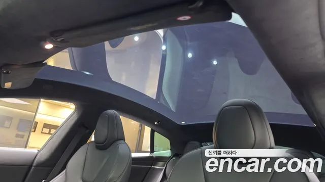 Tesla Model S — Фото автомобиля 18