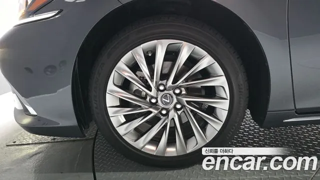 Lexus ES — Фото автомобиля 5