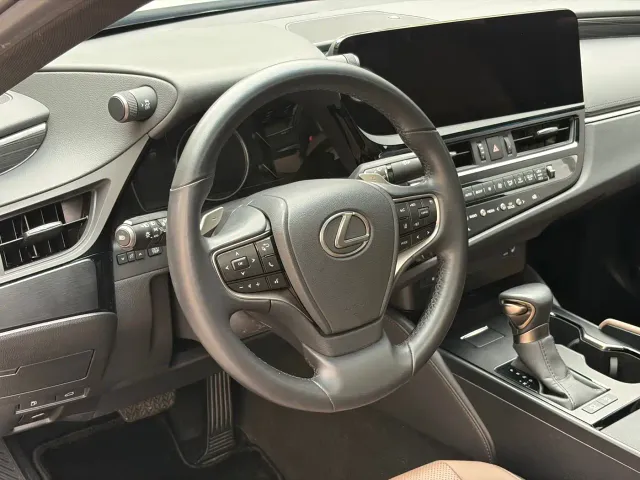 Lexus ES — Фото автомобиля 19