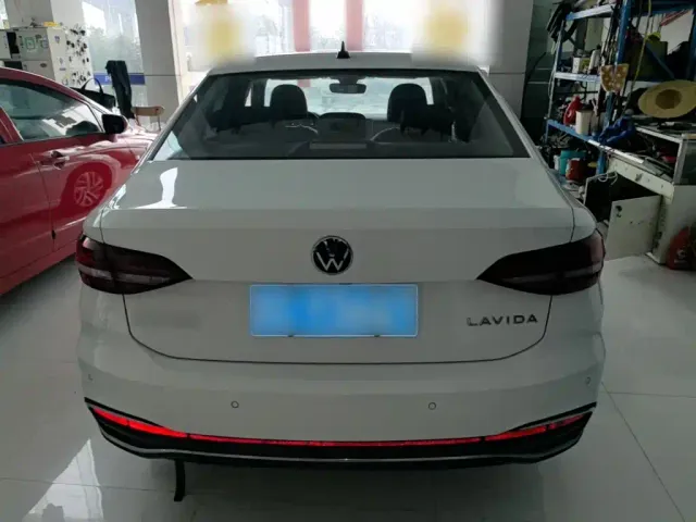 Volkswagen Lavida — Фото автомобиля 5