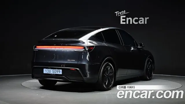 Tesla Model Y — Фото автомобиля 2