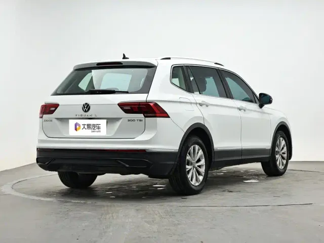 Volkswagen Tiguan L — Фото автомобиля 3