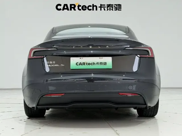 Tesla Model 3 — Фото автомобиля 6