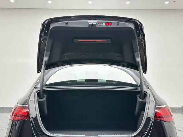 Mercedes-Benz E-Class — Фото автомобиля 28