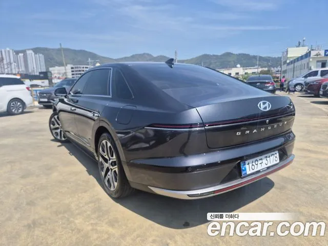 Hyundai Grandeur Grandeur (GN7) 2.5 Бензин 2WD — Фото автомобиля 20