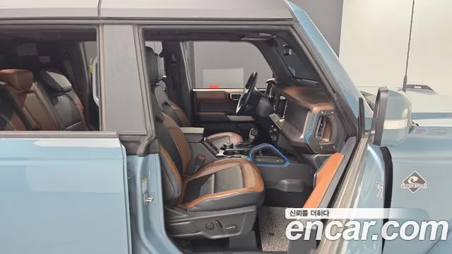 Ford Bronco — Фото автомобиля 11