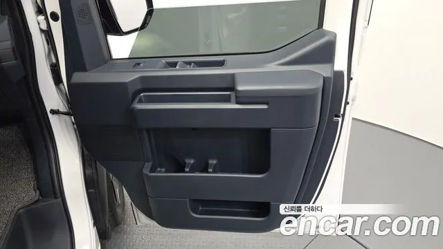 Kia PV5 — Фото автомобиля 14