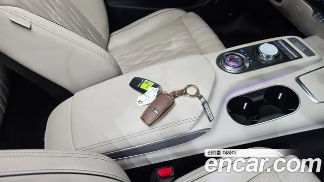Genesis GV70 — Фото автомобиля 22