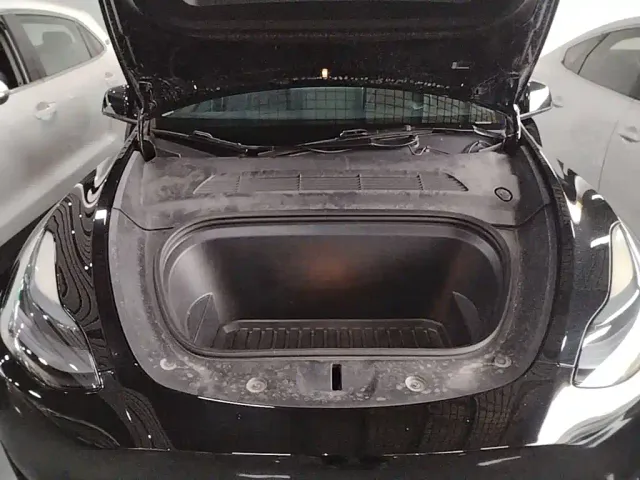 Tesla Model Y — Фото автомобиля 19