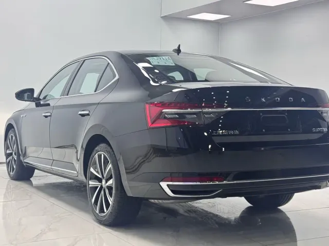 Skoda Superb — Фото автомобиля 4