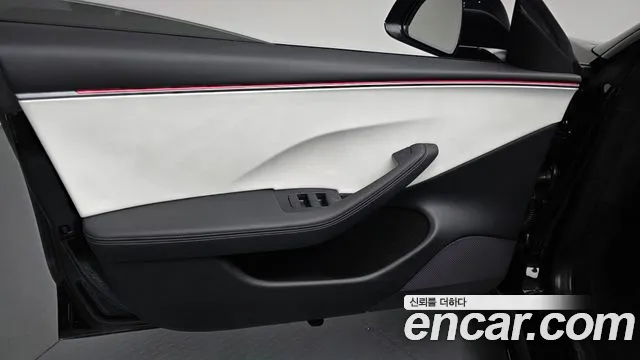 Tesla Model 3 — Фото автомобиля 13