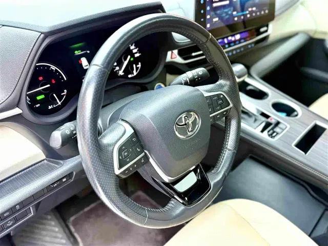 Toyota Sienna — Фото автомобиля 11
